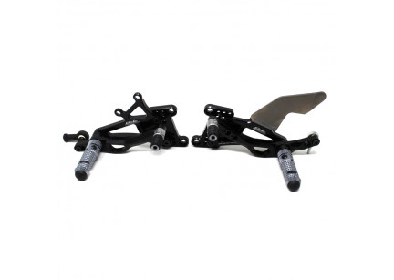 PEDANE ARRETRATE VALTERMOTO REGOLABILI TIPO 3.5 PER TRIUMPH DAYTONA 675 2006-2012